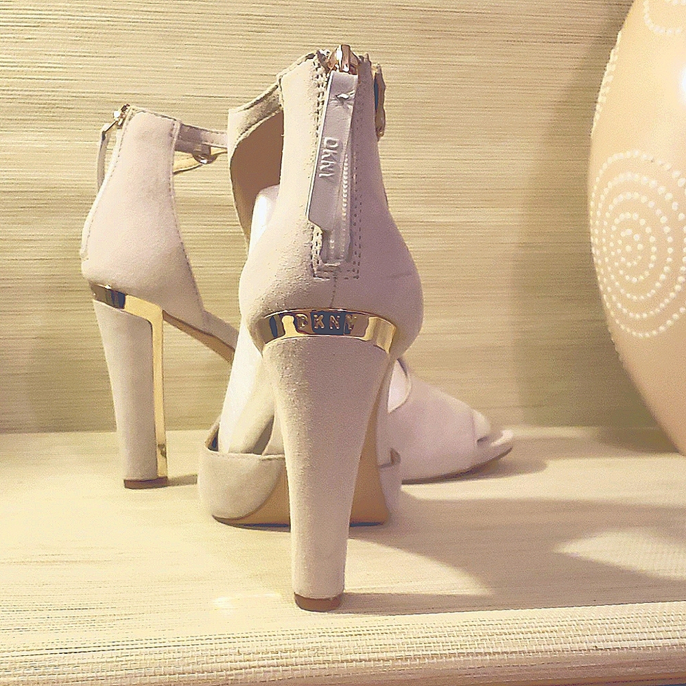 DKNY OPEN TOE SHOE